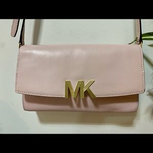 ❤️Michael Kors Signature Montgomery Crossbody